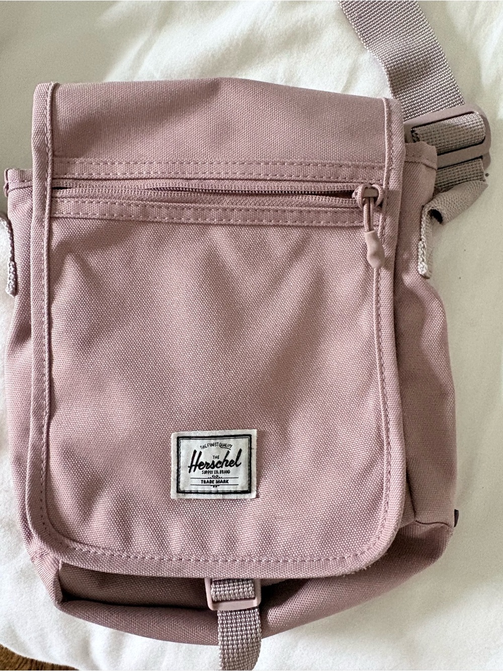 Herschel Supply Company Small Messenger Bag in Dusty Mauve